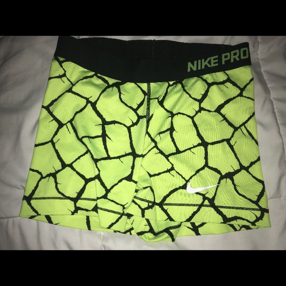Neon Nike pro